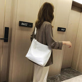 Bolso de hombro japonés de cuero sintético blanco y negro